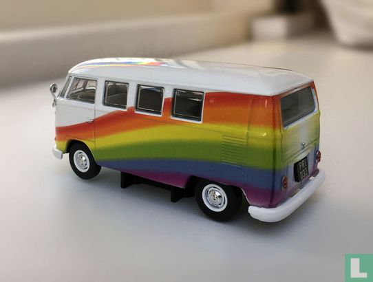 VW T1 Campervan 'Peace Love and Rainbows' - Afbeelding 4
