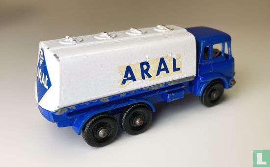 Bedford Petrol Tanker 'Aral' - Bild 4