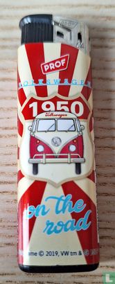 VW 1950 on the road (rood)