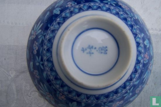 Chinese bowl - Image 1
