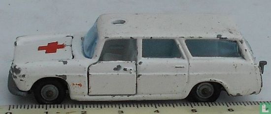 Peugeot 404 Ambulance - Image 6