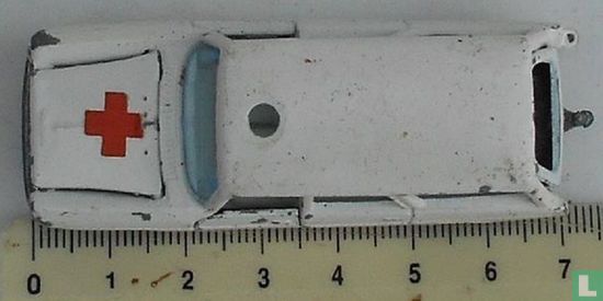 Peugeot 404 Ambulance - Image 8