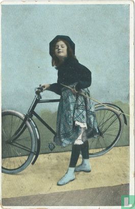Meisje staand voor fiets - Image 1