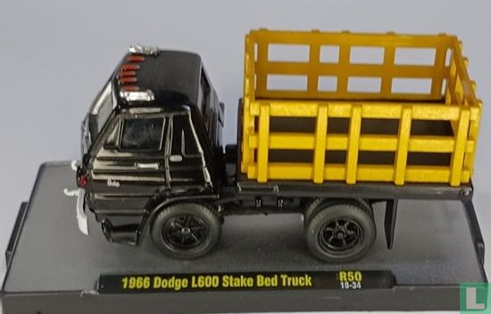 Dodge L600 Stake Bed Truck 1966 - Image 3