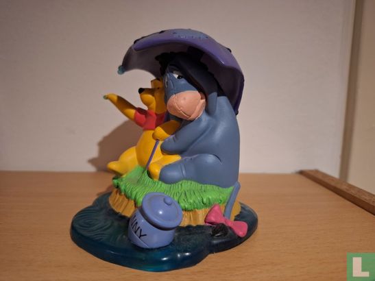 Winnie the Pooh und I-Ah unter dem Regenschirm - Bild 2
