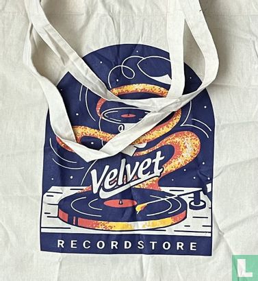 Velvet - Image 3