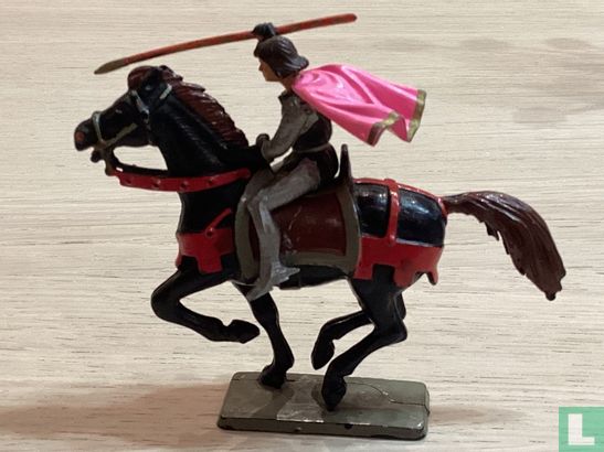 Ridder te paard met speer en cape - Afbeelding 1