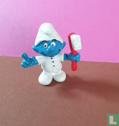 Dentist Smurf with toothbrush - Image 1