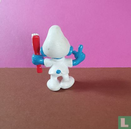 Dentist Smurf with toothbrush - Image 2