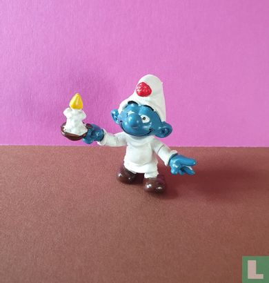 Sleeping Smurf with candle (red ball) - Image 1