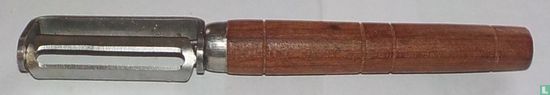Thin peeler (brown) - Image 1