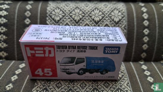 Toyota Dyna Refuse Truck - Image 5