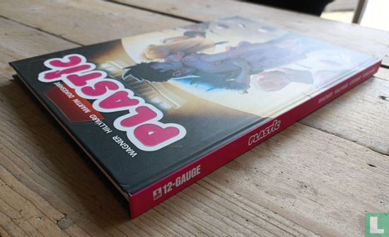 Plastic: Deluxe Edition - Image 3
