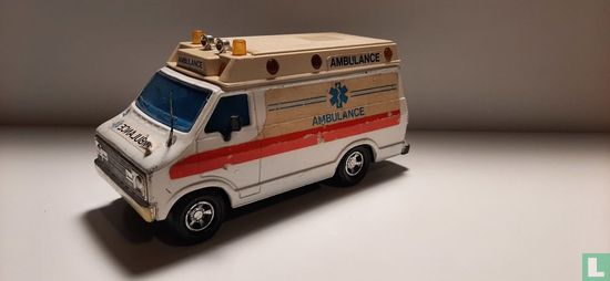 Dodge Van Ambulance - Bild 1