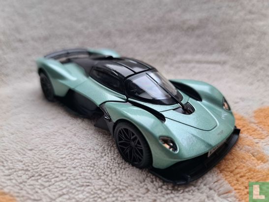 Aston Martin Valkyrie - Image 5