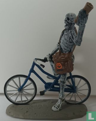 Newspaper boy - Image 1