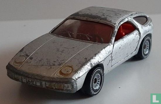 Porsche 928 - Image 1
