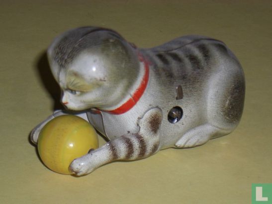 Katze mit Ball - Image 2