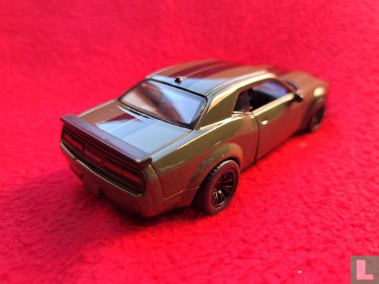 Dodge Challenger SRT Jailbreak - Bild 3