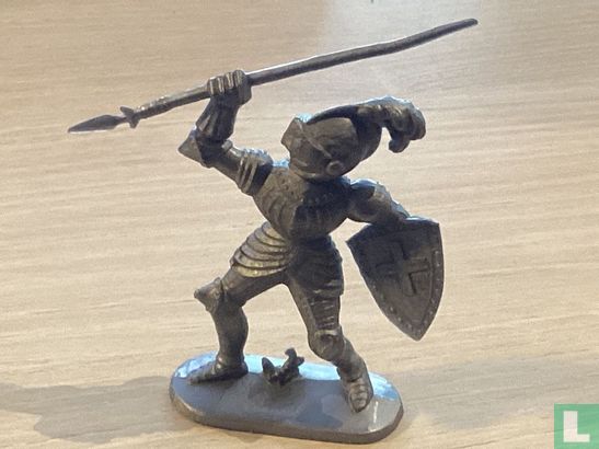 Visant chevalier avec lance - Image 1