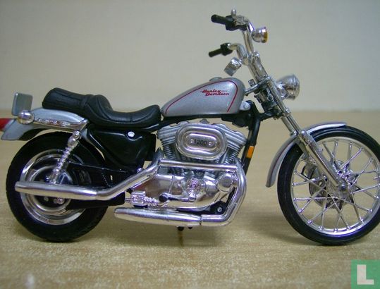Harley-Davidson 1999 XL 1200C Sportster 1200 Custom - Image 1