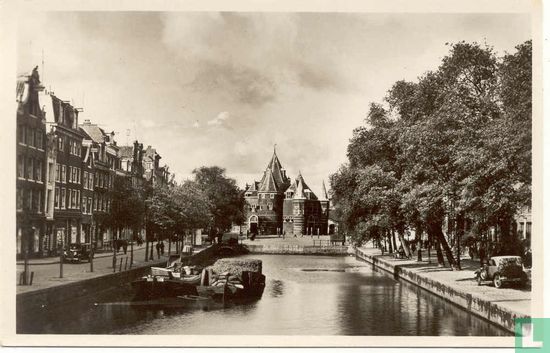 Amsterdam - Kloveniersburgwal met Waag