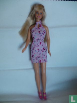 Barbie, jurk met tasjes en zonnebrillen
