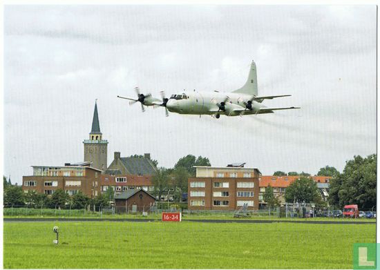 nr. 1. Lockheed P-3C neemt afscheid van vliegkamp Valkenburg met low pass