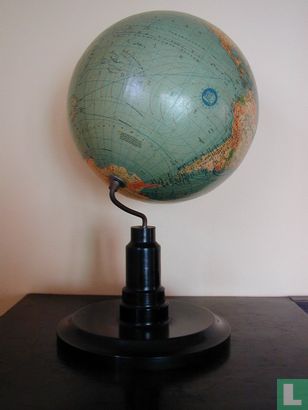Globe op bakelieten voet