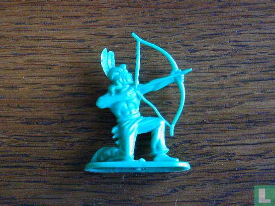 Indian kneeling with bow and arrow (green) - Image 1