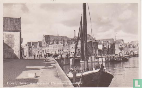 Haven met typische 17e eeuwse geveltjes, Hoorn