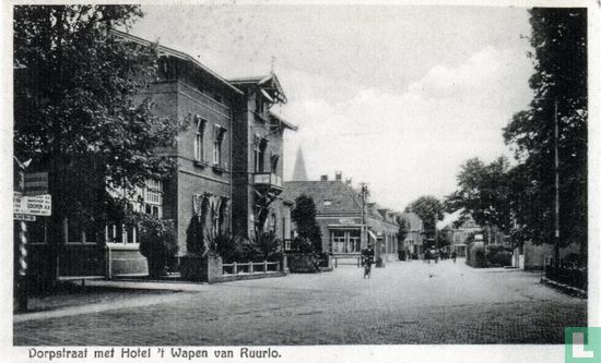 Dorpsstraat met Hotel 't Wapen van Ruurlo.