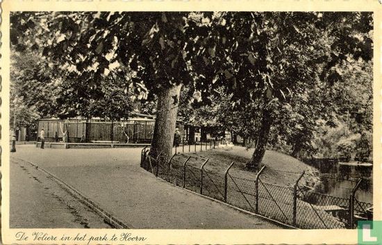 De voliere in het park van Hoorn