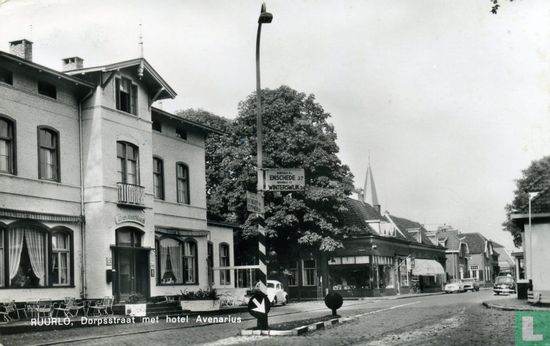 Ruurlo, Dorpsstraat met Hotel Avenarius - Image 1