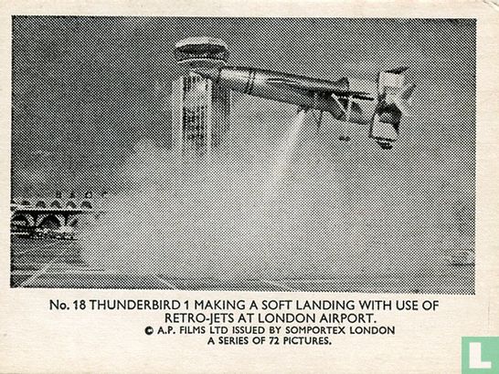 Thunderbird 1 making a soft landing with use of retro jets at London Airport. - Afbeelding 1