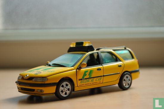 Renault Laguna Break Medical Car F1 - Image 1