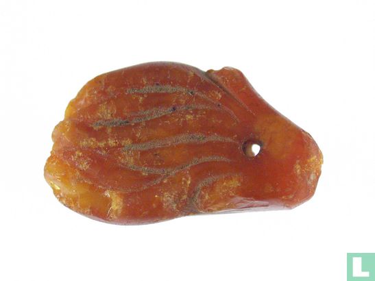 Chinees lotus charm / amulett made from genuine amber 