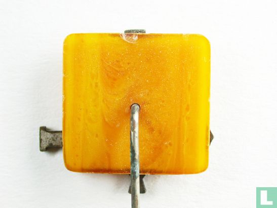 Needle with pressed amber - Image 2