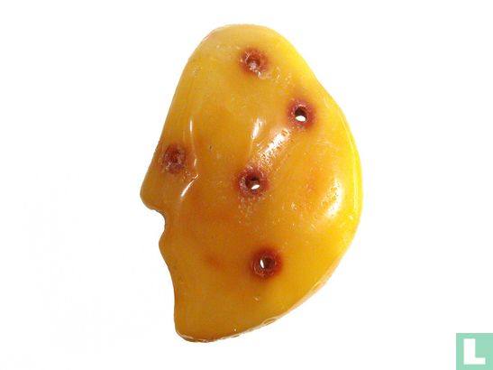 THIS IS A MOON !!!  Chinees charm / amulett made from genuine amber