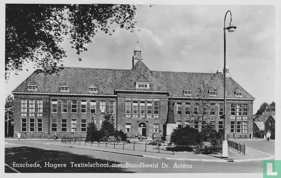 Enschede, Hogere Textielschool met Standbeeld Dr. Ariëns