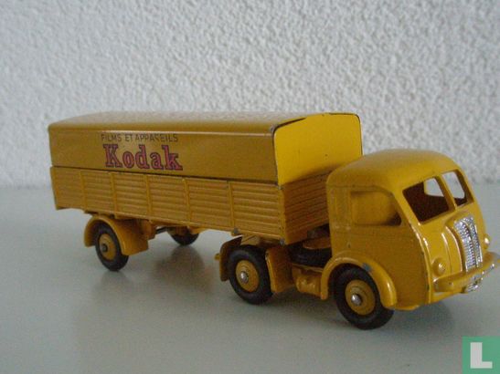 Tracteur Panhard avec Semi Remorque "Kodak"