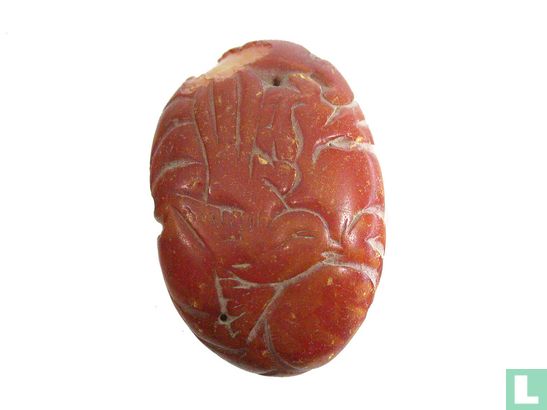 Chinees lucky bird - lotus charm / amulet made from genuine amber