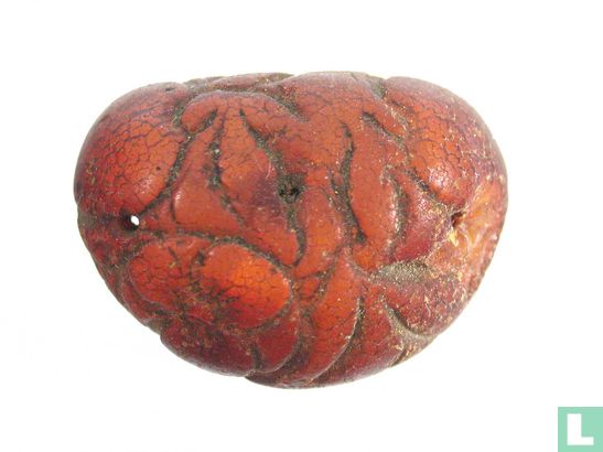 Chinees charm / amulett made from genuine reddish amber