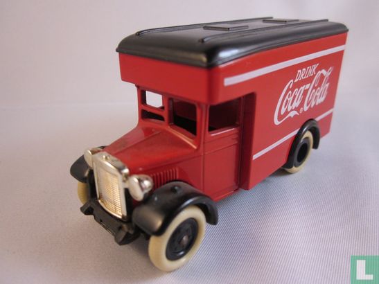 Dennis Parcels Van 'Coca-Cola'