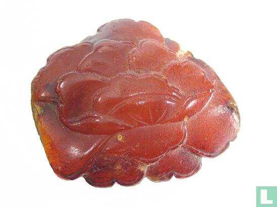Chinees lucky lotus charm / amulet made from genuine amber