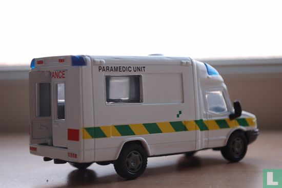 London Ambulance Paramedic Unit - Image 2