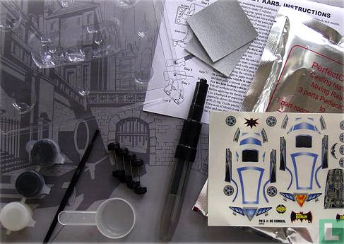 Batmobile Cast & Paint Model Kit - Image 3
