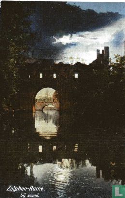Zutphen - Ruine bij avond - Afbeelding 1