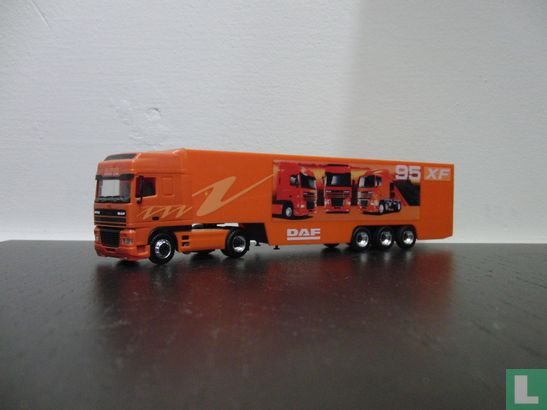 DAF 95XF SSC semi box trailer ’DAF Trucks' - Bild 1
