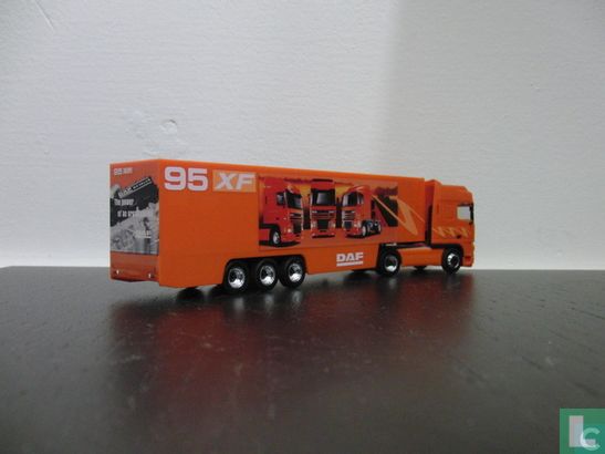 DAF 95XF SSC semi box trailer ’DAF Trucks' - Bild 2